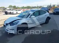 2022 Tesla Model 3 фото