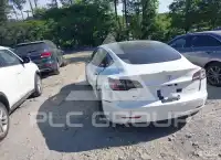 2022 Tesla Model 3 фото