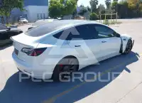 2022 Tesla Model 3 фото