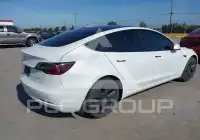 2022 Tesla Model 3 фото