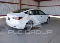 2022 Tesla Model 3 фото