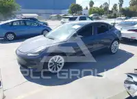 2022 Tesla Model 3 фото