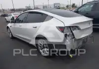 2022 Tesla Model 3 фото