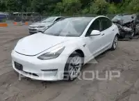 2022 Tesla Model 3 фото
