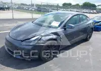 2022 Tesla Model 3 фото