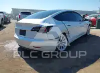 2022 Tesla Model 3 фото