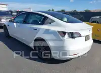 2022 Tesla Model 3 фото