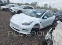 2022 Tesla Model 3 фото