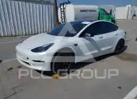 2022 Tesla Model 3 фото