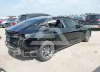 2022 Tesla Model 3 фото
