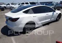 2022 Tesla Model 3 фото