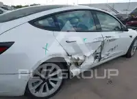 2022 Tesla Model 3 фото