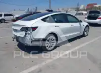 2022 Tesla Model 3 фото