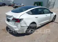 2022 Tesla Model 3 фото