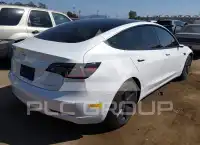2022 Tesla Model 3 фото