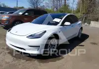2022 Tesla Model 3 фото