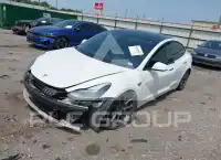 2022 Tesla Model 3 фото