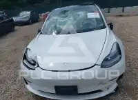 2022 Tesla Model 3 фото