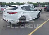 2022 Alfa Romeo Stelvio фото