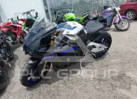 2022 Yamaha YZFR1 фото