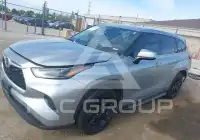 2022 Toyota Highlander photo