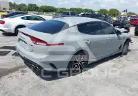 2022 KIA Stinger фото