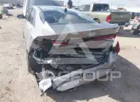 2022 Hyundai Elantra photo