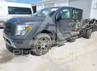 2023 Nissan TITAN фото
