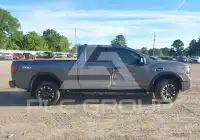 2023 Nissan TITAN фото