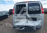 2023 Chevrolet Express фото