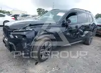 2023 BMW X7 фото