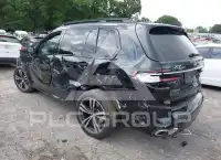 2023 BMW X7 фото