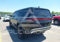 2023 Rivian R1S фото