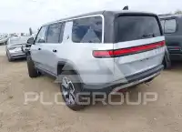 2023 Rivian R1S фото
