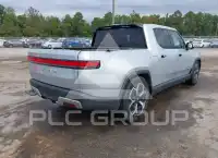 2023 Rivian R1T фото