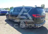 2023 Chrysler PACIFICA photo