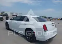 2023 Chrysler 300 фото