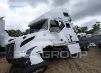 2023 Volvo VNL photo