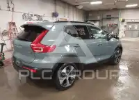 2023 Volvo XC40 фото