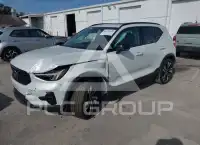 2023 Volvo XC40 фото