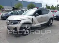 2023 Volvo XC40 фото