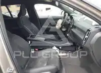 2023 Volvo XC40 фото