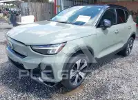 2023 Volvo XC40 photo