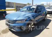 2023 Volvo XC40 фото