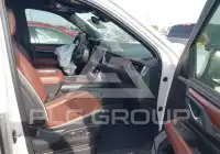 2023 GMC YUKON фото