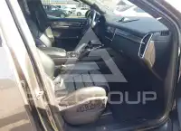 2023 Porsche Cayenne photo