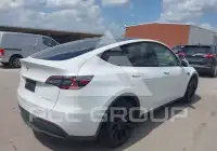 2023 Tesla Model Y photo
