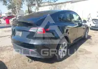 2023 Tesla Model Y фото