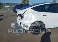 2023 Tesla Model Y фото
