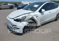 2023 Tesla Model Y фото
